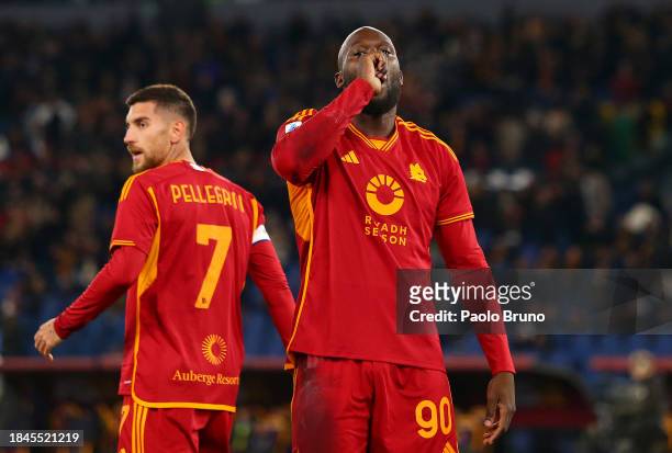 Romelu Lukaku of AS Roma celebrates after scoring their team's first goal during the Serie A TIM match between AS Roma and ACF Fiorentina at Stadio...