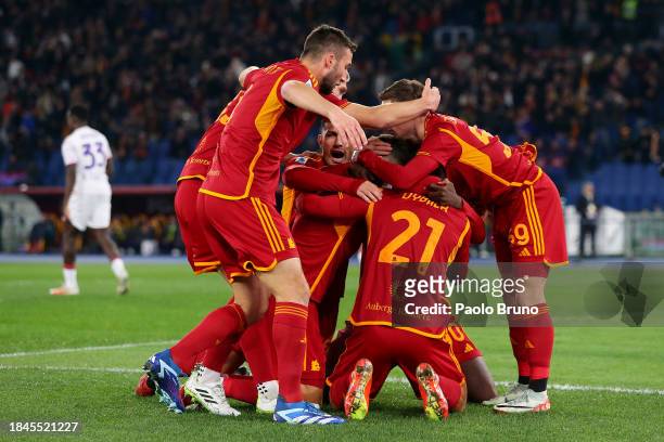 Romelu Lukaku of AS Roma celebrates with teammates after scoring their team's first goal during the Serie A TIM match between AS Roma and ACF...
