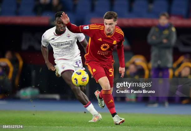 Nicola Zalewski of AS Roma on the ball whilst under pressure from Michael Kayode of ACF Fiorentina during the Serie A TIM match between AS Roma and...