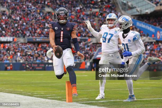 Justin Fields of the Chicago Bears runs the ball for a touchdown during the fourth quarter in the game against the Detroit Lions at Soldier Field on...