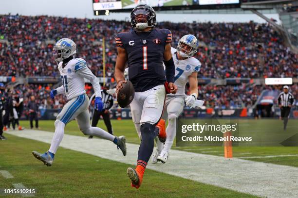 Justin Fields of the Chicago Bears runs the ball for a touchdown in the game against the Detroit Lions during the fourth quarter at Soldier Field on...