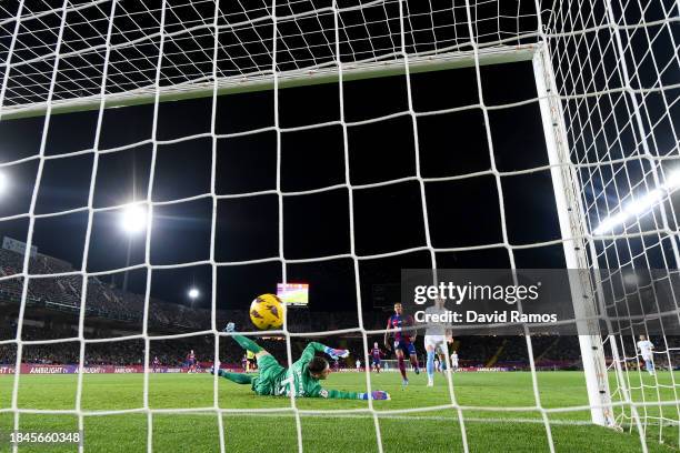 Inaki Pena of FC Barcelona fails to save the shot of Artem Dovbyk of Girona FC which leads to their first goal during the LaLiga EA Sports match...