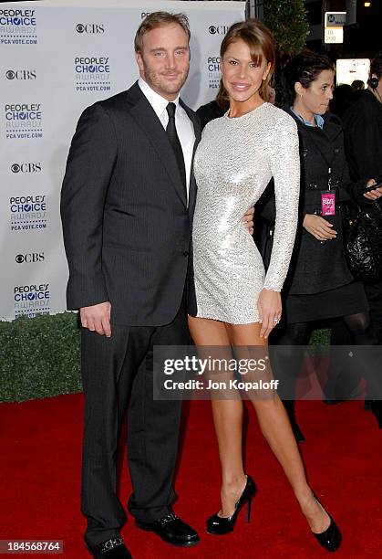 Actor Jay Mohr and wife Nikki Cox arrive at the 35th Annual People's Choice Awards at the Shrine Auditorium on January 7, 2009 in Los Angeles,...