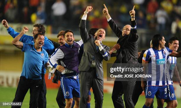 Porto's players celebrate after the UEFA Europa League semi-final second leg football match between Villarreal and Porto at the Madrigal Stadium in...