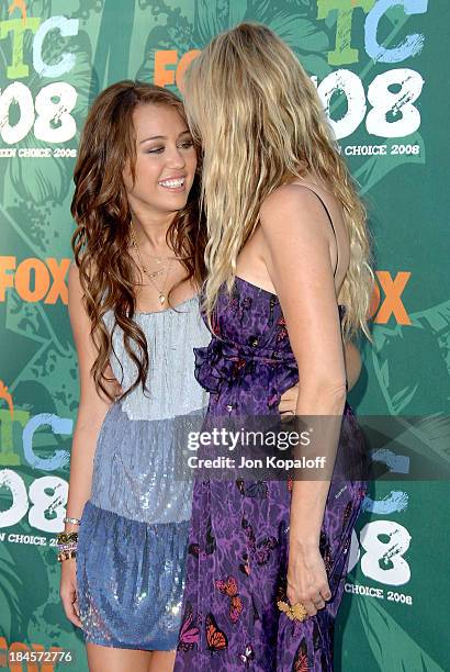 Actress/singer Miley Cyrus and mom Leticia Cyrus arrive at the 2008 Teen Choice Awards at Gibson Amphitheater on August 3, 2008 in Los Angeles,...