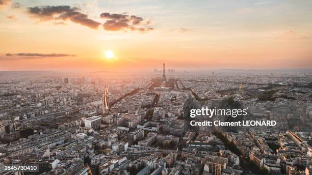 wide angle aerial view of a cityscape of paris at sunset with the eiffel tower, the champ-de-mars and the invalides, ile-de-france (ile de france), central france. - hotel des invalides stock pictures, royalty-free photos & images