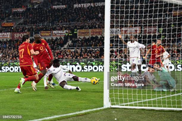 Romelu Lukaku of AS Roma missing a chance to score during the Serie A TIM match between AS Roma and ACF Fiorentina at Stadio Olimpico on December 10,...