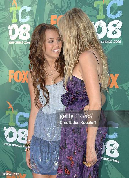 Miley Cyrus and mother Tish Cyrus arrive at the 2008 Teen Choice Awards at Gibson Amphitheater on August 3, 2008 in Los Angeles, California.