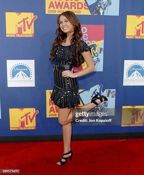 Singer/actress Miley Cyrus arrives at the 2008 MTV Video Music Awards at Paramount Pictures Studios on September 7, 2008 in Los Angeles, California.
