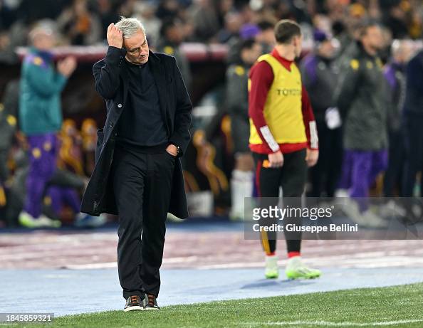 Head coach Josè Mourinho of AS Roma looks dejected during the Serie A ...