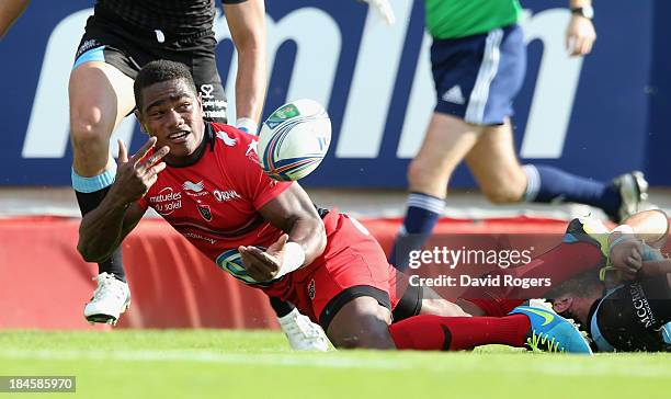 Joshua Tuisova of Toulon passes the ball during the Heineken Cup Pool 2 match between Toulon and Glasgow Warriors at the Felix Mayol Stadium on...