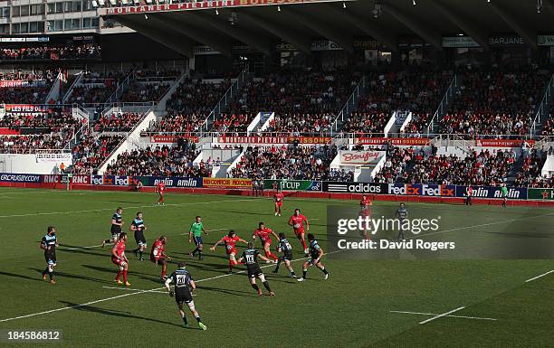 Oth van der Merwe of Glasgow runs with the ball during the Heineken Cup Pool 2 match between Toulon and Glasgow Warriors at the Felix Mayol Stadium...