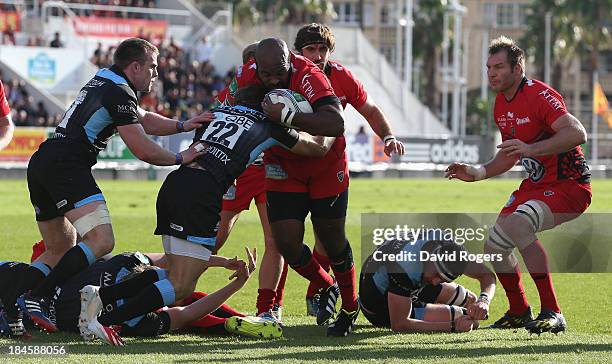 Emmanuel Felsina of Toulon is stopped by Byron McGuigan during the Heineken Cup Pool 2 match between Toulon and Glasgow Warriors at the Felix Mayol...