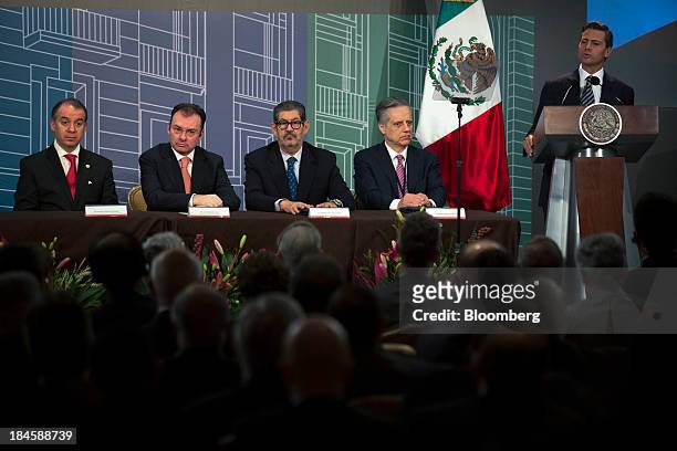 Enrique Pena Nieto, Mexico's president, right, speaks during the Banco de Mexico 20th Anniversary Of Independence Conference in Mexico City, Mexico,...