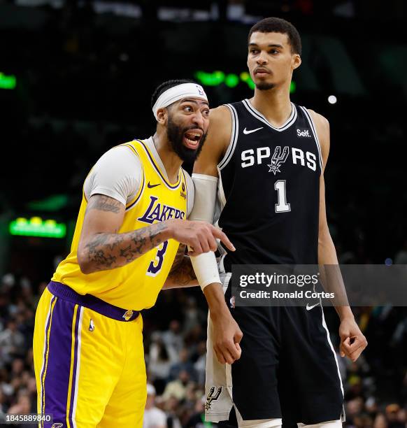 Anthony Davis of the Los Angeles Lakers confers with teammates as he guards Victor Wembanyama of the San Antonio Spurs in the second half at Frost...