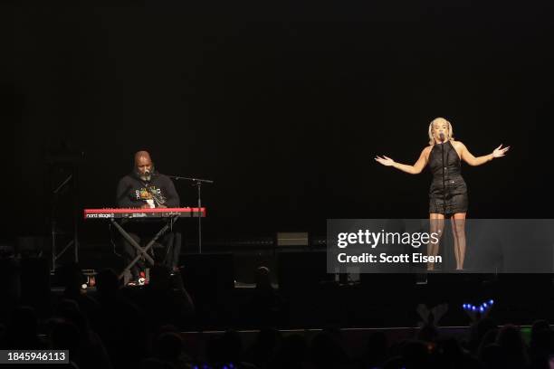 Joelle James perform onstage with her band during iHeartRadio KISS108's Jingle Ball 2023 at TD Garden on December 10, 2023 in Boston, Massachusetts.