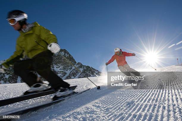 skifahren und verschwommene spaß haben - ski closeup stock-fotos und bilder