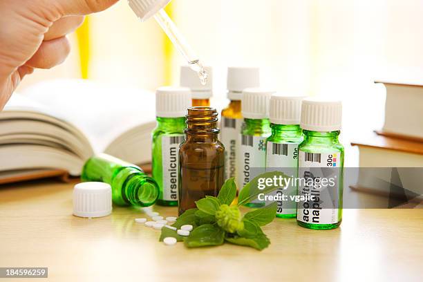 homeopathic medicine: remedies and books - homeopathie stockfoto's en -beelden