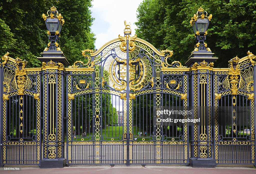 Die Canada Gate im Green Park, London, England