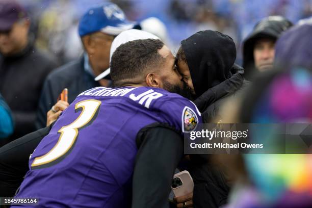 Odell Beckham Jr. #3 of the Baltimore Ravens shares a moment with his son prior to an NFL football game between the Baltimore Ravens and the Los...