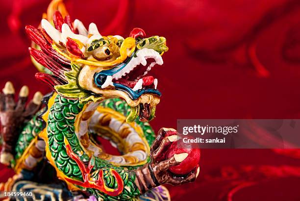 2012. año del dragón chino. - dragon pekin fotografías e imágenes de stock