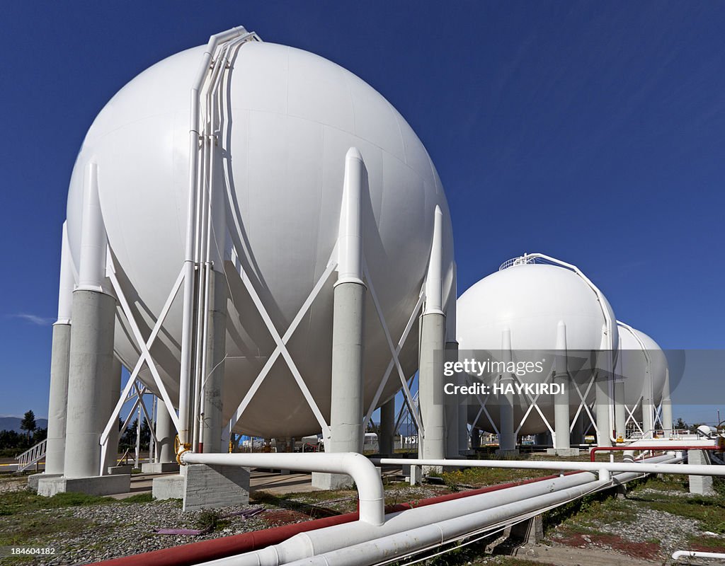 Fábrica petroquímica, tanques de armazenamento