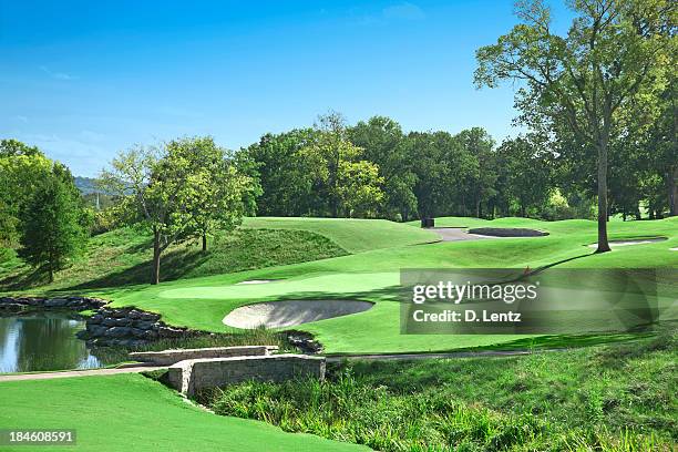 golf course - golf clubhouse stockfoto's en -beelden