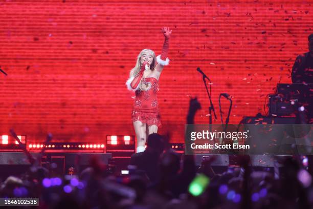 Sabrina Carpenter performs onstage during iHeartRadio KISS108's Jingle Ball 2023 at TD Garden on December 10, 2023 in Boston, Massachusetts.