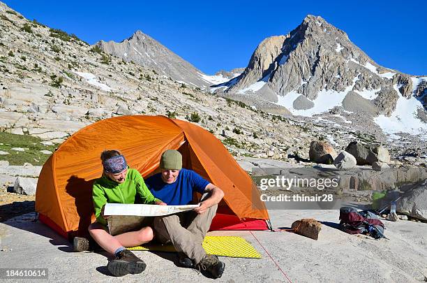 hiking couple looking at map - john muir trail stock pictures, royalty-free photos & images