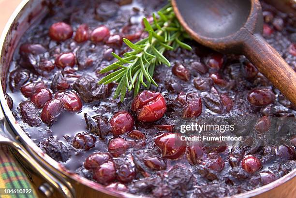 kochen cranberry-sauce, thanksgiving & weihnachtszeit konfitüre - cramberry stock-fotos und bilder