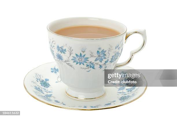 hot tè in una tazza di porcellana bone china e il piattino - piattino foto e immagini stock