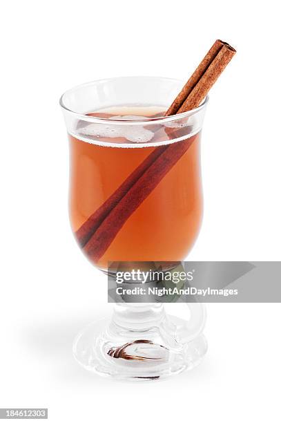 sidra de manzana caliente con trazado de recorte - sidra fotografías e imágenes de stock