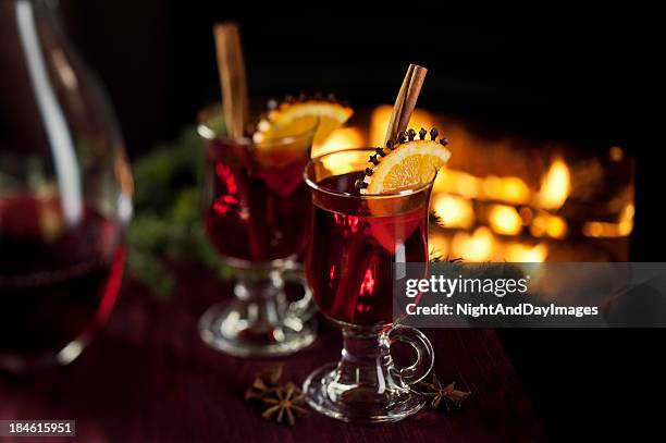 warm spiced wine by the fire - glögg stockfoto's en -beelden