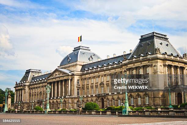 königlicher palast, brüssel, belgien - palast stock-fotos und bilder