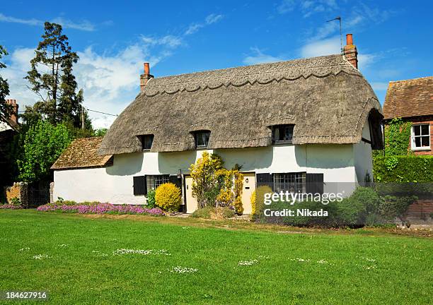 english country cottage - cottage 個照片及圖片檔