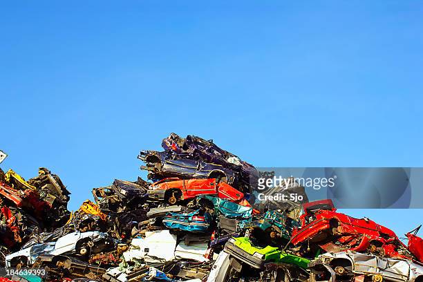 scrapyard - junkyard stockfoto's en -beelden