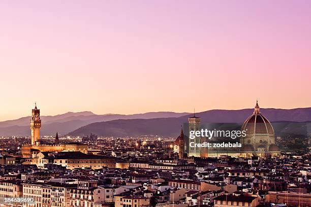 palazzo vecchio e il duomo di firenze, vista sullo skyline - alba crepuscolo foto e immagini stock