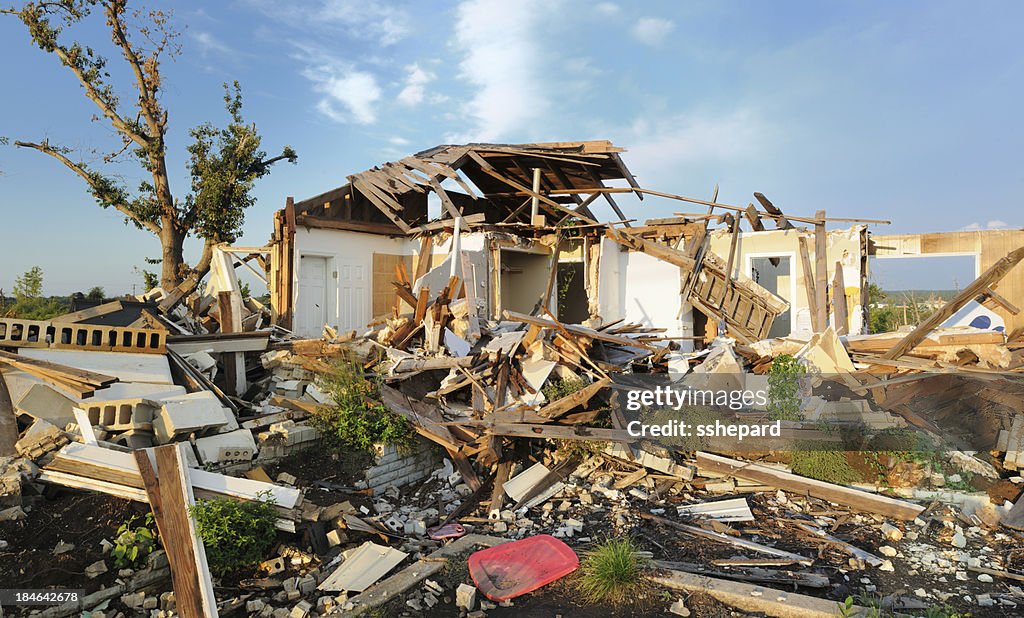 Casa floresta de tornado