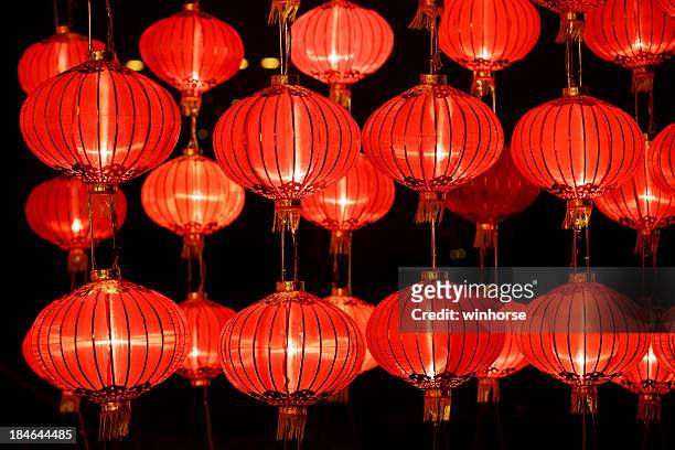 vermelho lanterns - lanterna chinesa imagens e fotografias de stock