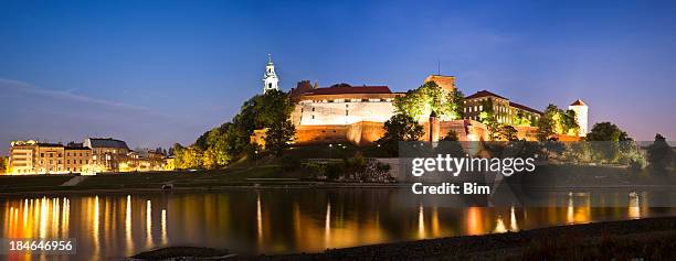 dusk view of wawel royal castle and cathedral, cracow, poland - wawel cathedral stock pictures, royalty-free photos & images