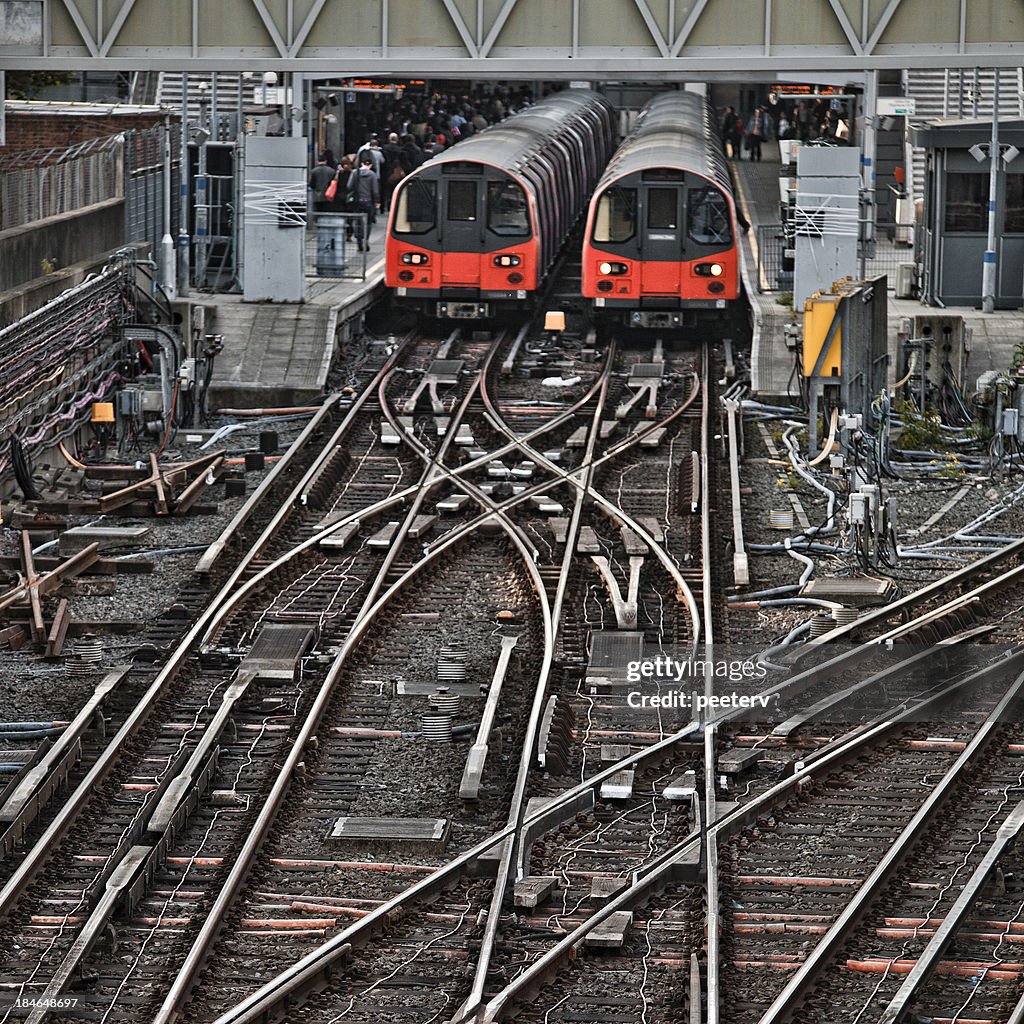 Züge stehen in Stratford Station, London