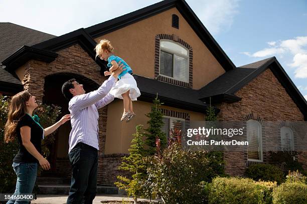 cute young couple and child with beautiful home - model home 個照片及圖片檔