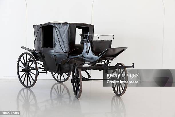 carrello antico - cocchio foto e immagini stock