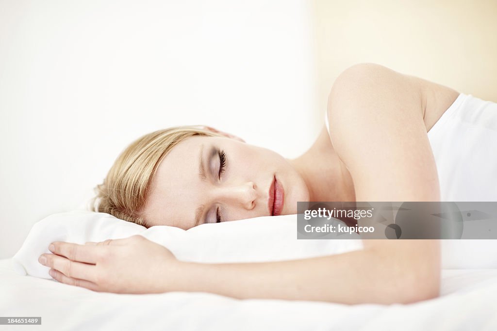Jovem mulher Dormir