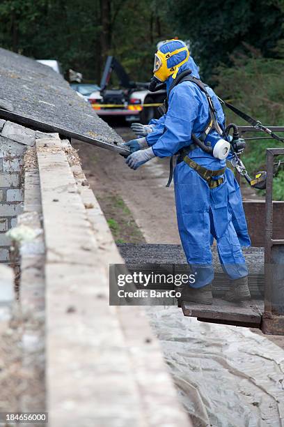 asbestos roof - asbestos worker bildbanksfoton och bilder