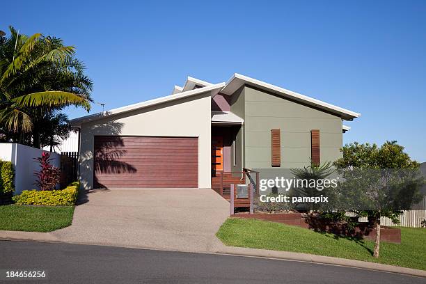 hill side home front - bungalow house stock pictures, royalty-free photos & images