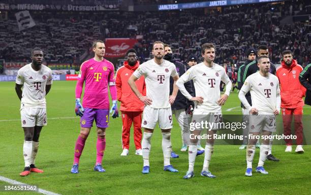 Players of FC Bayern München look dejected after the Bundesliga match between Eintracht Frankfurt and FC Bayern München at Deutsche Bank Park on...