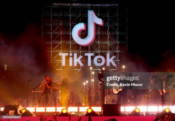 Niall Horan performs onstage during TikTok In The Mix at Sloan Park on December 10, 2023 in Mesa, Arizona.