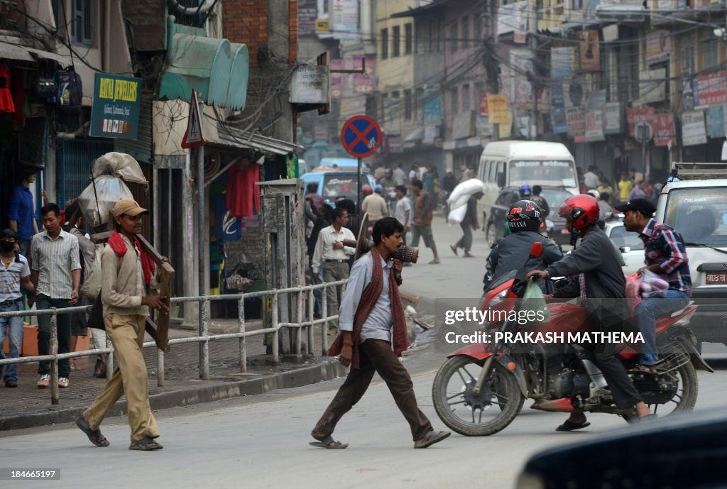 NEPAL-INDIA-MIGRANTS-KNIVES