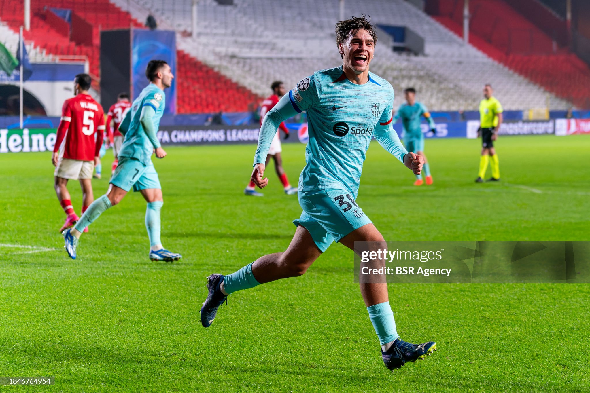 Barcelona's promising player joins Chelsea for six million euros
